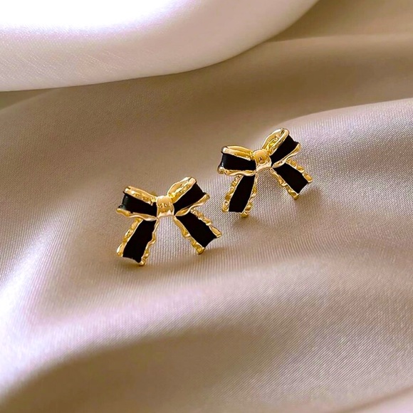 🖤Romantic Black Enamel Bowknot Exquisite Stud Gold Plated Earrings - Picture 2 of 3